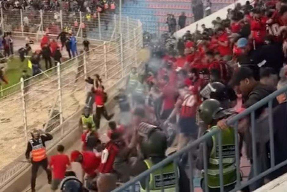 O κακός χαμός σε αγώνα: Εισβολή οπαδών στον ημιτελικό του CAF Confederation Cup
