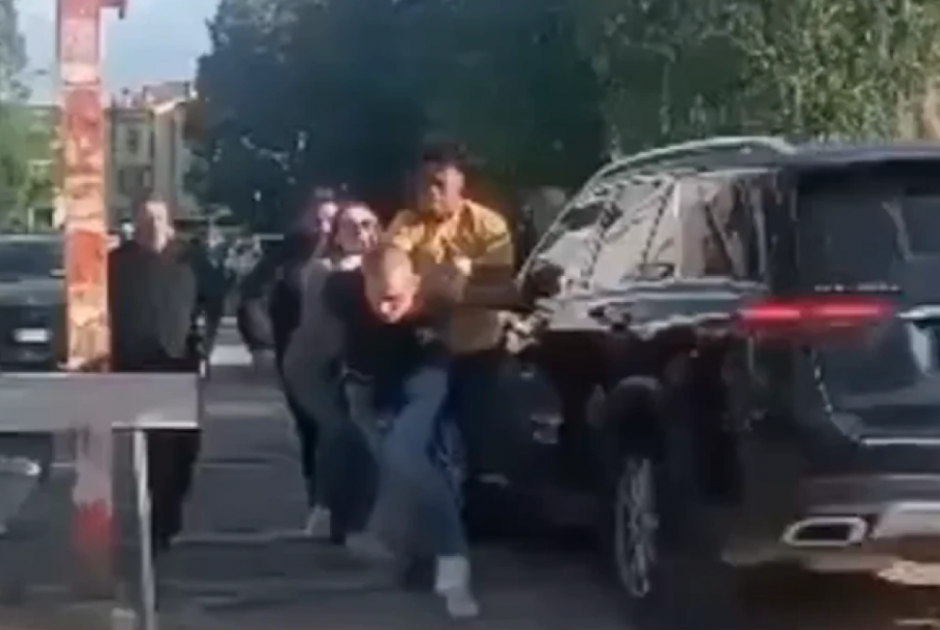 Ποδοσφαιριστής στην Ιταλία έριξε μπουνιές σε οπαδό μετά από παιχνίδι της Μίλαν (BINTEO)