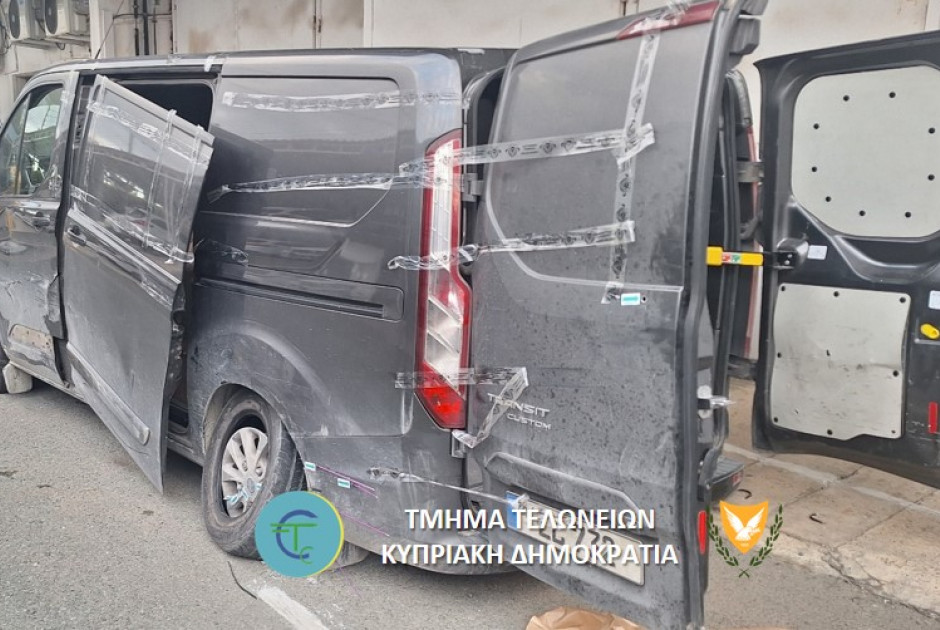 Καταδίωξη στον αυτοκινητόδρομο αποκάλυψε λαθραία καπνικά άνω των €100.000 – Συνελήφθησαν δύο πρόσωπα