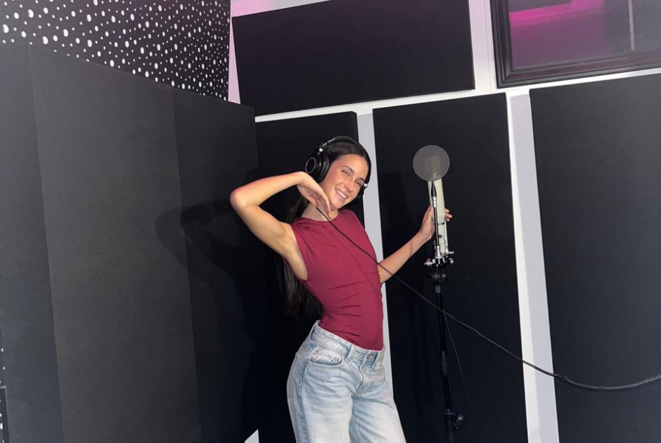 &Eta; Ciarae &epsilon;&kappa;&pi;&rho;&omicron;&sigma;&omega;&pi;&epsilon;ί &tau;&eta;&nu; &Kappa;ύ&pi;&rho;&omicron; &sigma;&tau;&omicron;&nu; &Pi;&alpha;&gamma;&kappa;ό&sigma;&mu;&iota;&omicron; &Tau;&epsilon;&lambda;&iota;&kappa;ό &tau;&omicron;&upsilon; Sanremo Junior 2026