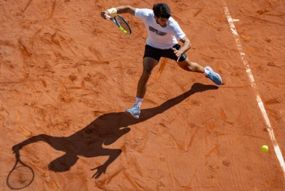 Masters &Mu;ό&nu;&tau;&epsilon; &Kappa;ά&rho;&lambda;&omicron;: &Epsilon;&pi;ί&delta;&epsilon;&iota;&xi;&eta; &alpha;&pi;ό &Alpha;&lambda;&kappa;&alpha;&rho;ά&theta; &kappa;&alpha;&iota; &Sigma;ί&nu;&epsilon;&rho; &mu;&epsilon; &pi;&rho;ό&kappa;&rho;&iota;&sigma;&eta; &sigma;&tau;&omicron;&upsilon;&sigmaf; &laquo;16&raquo;