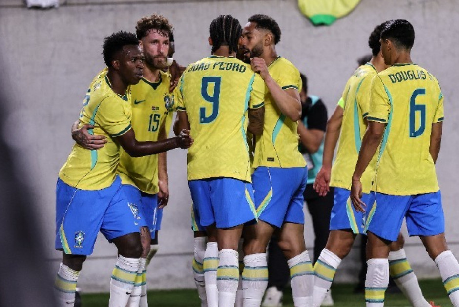 &Eta; &Beta;&rho;&alpha;&zeta;&iota;&lambda;ί&alpha; &nu;ί&kappa;&eta;&sigma;&epsilon; &tau;&eta;&nu; &Kappa;&rho;&omicron;&alpha;&tau;ί&alpha; &mu;&epsilon; 3-1