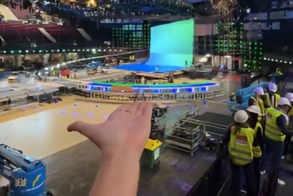 &Eta; &sigma;&kappa;&eta;&nu;ή &tau;&eta;&sigmaf; &phi;&epsilon;&tau;&iota;&nu;ή&sigmaf; Eurovision &upsilon;&pi;ό &kappa;&alpha;&tau;&alpha;&sigma;&kappa;&epsilon;&upsilon;ή (&Beta;&Iota;&Nu;&Tau;&Epsilon;&Omicron;)