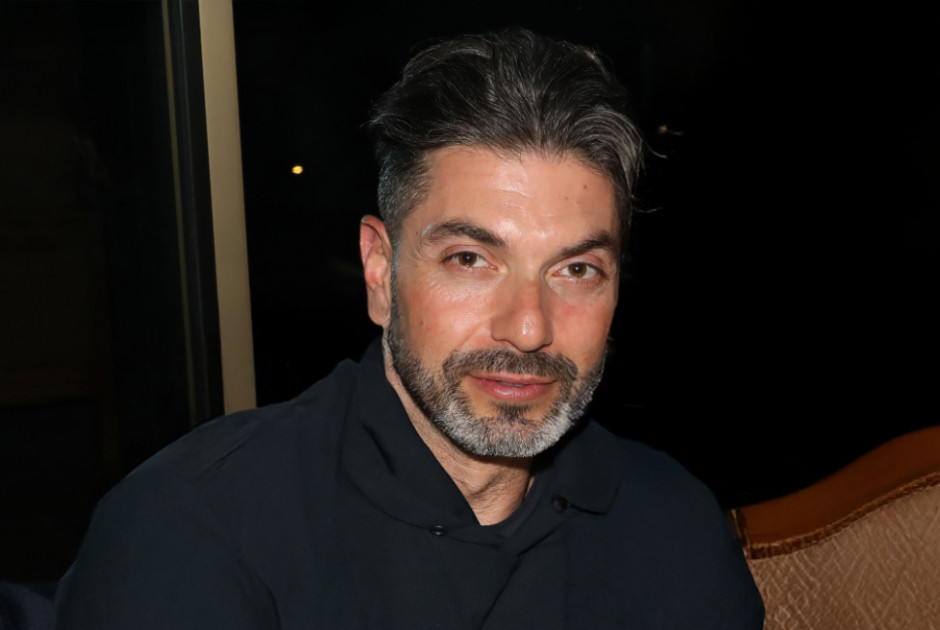 &Sigma;&pi;ύ&rho;&omicron;&sigmaf; &Mu;&alpha;&rho;&tau;ί&kappa;&alpha;&sigmaf;: &Eta; &sigma;&tau;&iota;&gamma;&mu;ή &pi;&omicron;&upsilon; &laquo;&pi;&epsilon;&lambda;ά&tau;&eta;&sigmaf;&raquo; &tau;&omicron;&upsilon; &kappa;&lambda;έ&beta;&epsilon;&iota; &tau;&omicron; &kappa;&iota;&nu;&eta;&tau;ό &tau;&omicron;&upsilon; &mu;έ&sigma;&alpha; &alpha;&pi;ό &tau;&omicron; &phi;&alpha;&rho;&mu;&alpha;&kappa;&epsilon;ί&omicron;