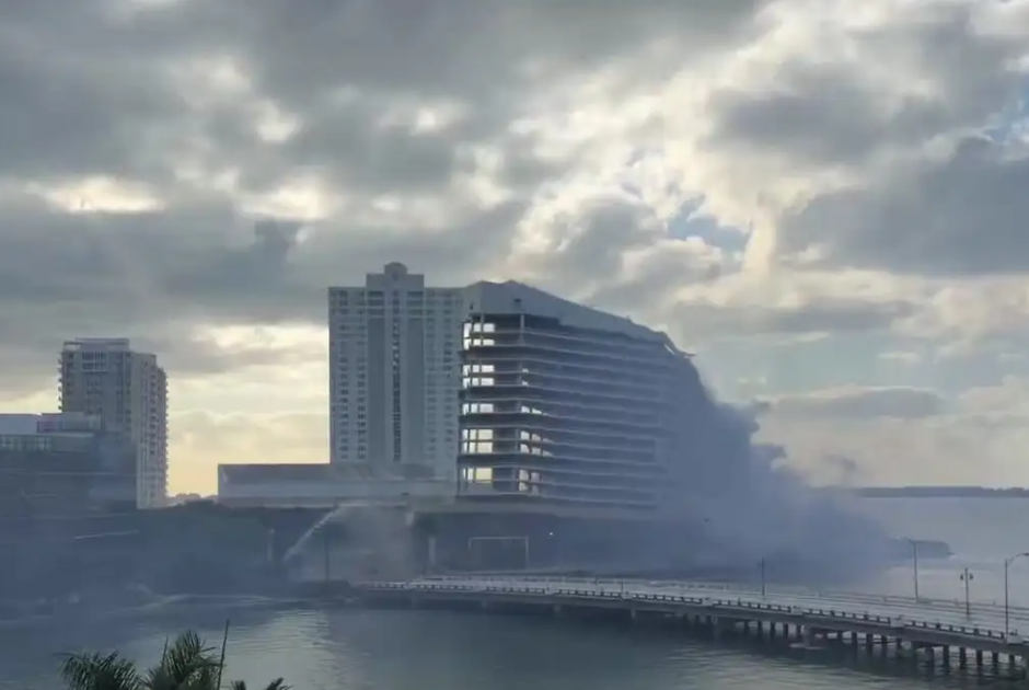 Μαϊάμι: Ξενοδοχείο 23 ορόφων κατεδαφίστηκε μέσα σε 20 δευτερόλεπτα