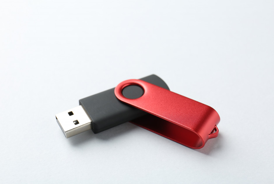 &Pi;&alpha;&rho;έ&delta;&omega;&sigma;&epsilon; &tau;&omicron; USB &sigma;&tau;&eta;&nu; &Alpha;&sigma;&tau;&upsilon;&nu;&omicron;&mu;ί&alpha; &omicron; &Kappa;&lambda;&eta;&rho;ί&delta;&eta;&sigmaf; &gamma;&iota;&alpha; &tau;&eta;&nu; &upsilon;&pi;ό&theta;&epsilon;&sigma;&eta; &Delta;&rho;&omicron;&upsilon;&sigma;&iota;ώ&tau;&eta;