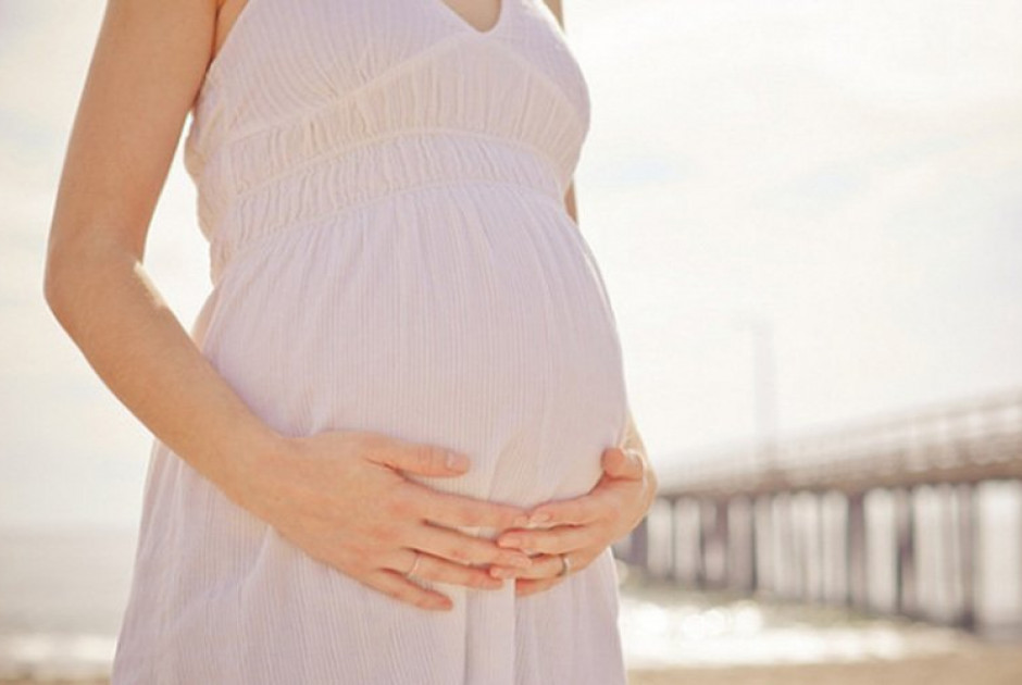 Κύπρια παρουσιάστρια αποχώρησε από την εκπομπή λόγω εγκυμοσύνης (ΒΙΝΤΕΟ)