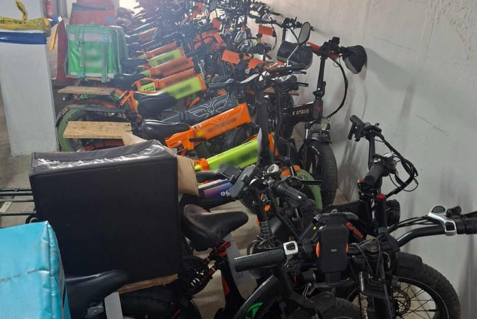 &Lambda;&epsilon;&upsilon;&kappa;&omega;&sigma;ί&alpha;: &Sigma;&alpha;&phi;ά&rho;&iota; &epsilon;&lambda;έ&gamma;&chi;&omega;&nu; &sigma;&epsilon; &eta;&lambda;&epsilon;&kappa;&tau;&rho;&omicron;&kappa;ί&nu;&eta;&tau;&alpha; &pi;&omicron;&delta;ή&lambda;&alpha;&tau;&alpha; - 42 &upsilon;&pi;ό &epsilon;&xi;έ&tau;&alpha;&sigma;&eta; (&Phi;&Omega;&Tau;&Omicron;&Sigma;)