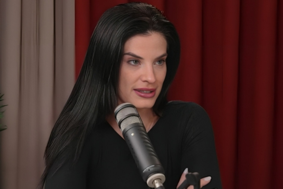 &Chi;&rho;&iota;&sigma;&tau;ί&nu;&alpha; &Mu;&pi;ό&mu;&pi;&alpha;: &Mu;&epsilon;&tau;ά &tau;&eta; &mu;&eta;&tau;&rho;ό&tau;&eta;&tau;&alpha;, έ&kappa;&omicron;&psi;&alpha; &tau;&eta;&nu; &kappa;&omicron;&iota;&nu;&omega;&nu;&iota;&kappa;ή &mu;&omicron;&upsilon; &zeta;&omega;ή