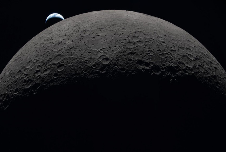 Νέες εντυπωσιακές φωτογραφίες από τη Σελήνη: Η απομακρυσμένη Γη και το πλήρωμα του Orion με προστατευτικά γυαλιά