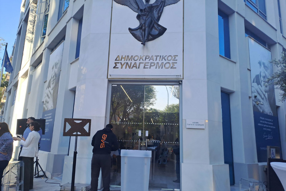 &Alpha;&iota;&sigma;&iota;ό&delta;&omicron;&xi;&omicron;&sigmaf; &omicron; &Delta;&eta;&mu;&omicron;&kappa;&rho;&alpha;&tau;&iota;&kappa;ό&sigmaf; &Sigma;&upsilon;&nu;&alpha;&gamma;&epsilon;&rho;&mu;ό&sigmaf; &mu;&epsilon;&tau;ά &tau;&alpha; exit polls - &laquo;&Epsilon;ί&nu;&alpha;&iota; &mu;&iota;&alpha; &pi;&rho;ώ&tau;&eta; &theta;&epsilon;&tau;&iota;&kappa;ή έ&nu;&delta;&epsilon;&iota;&xi;&eta;&raquo;