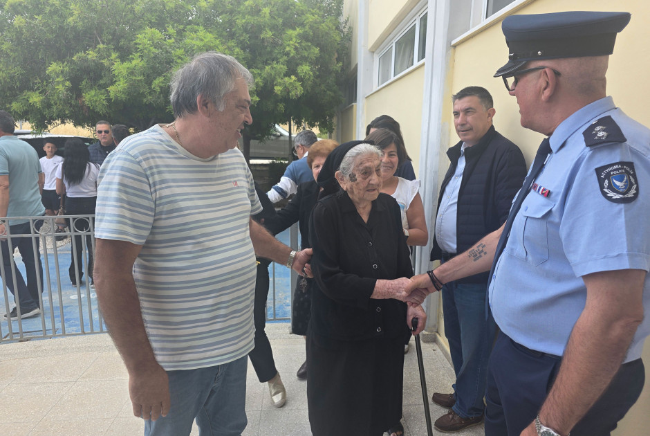 &Sigma;&upsilon;&gamma;&kappa;ί&nu;&eta;&sigma;&alpha;&nu; &omicron;&iota; &eta;&lambda;&iota;&kappa;&iota;&omega;&mu;έ&nu;&omicron;&iota; &sigma;&tau;&eta;&nu; &Pi;ά&phi;&omicron; - &Mu;&epsilon; &mu;&pi;&alpha;&sigma;&tau;&omicron;ύ&nu;&iota;&alpha; &sigma;&tau;&iota;&sigmaf; &kappa;ά&lambda;&pi;&epsilon;&sigmaf;