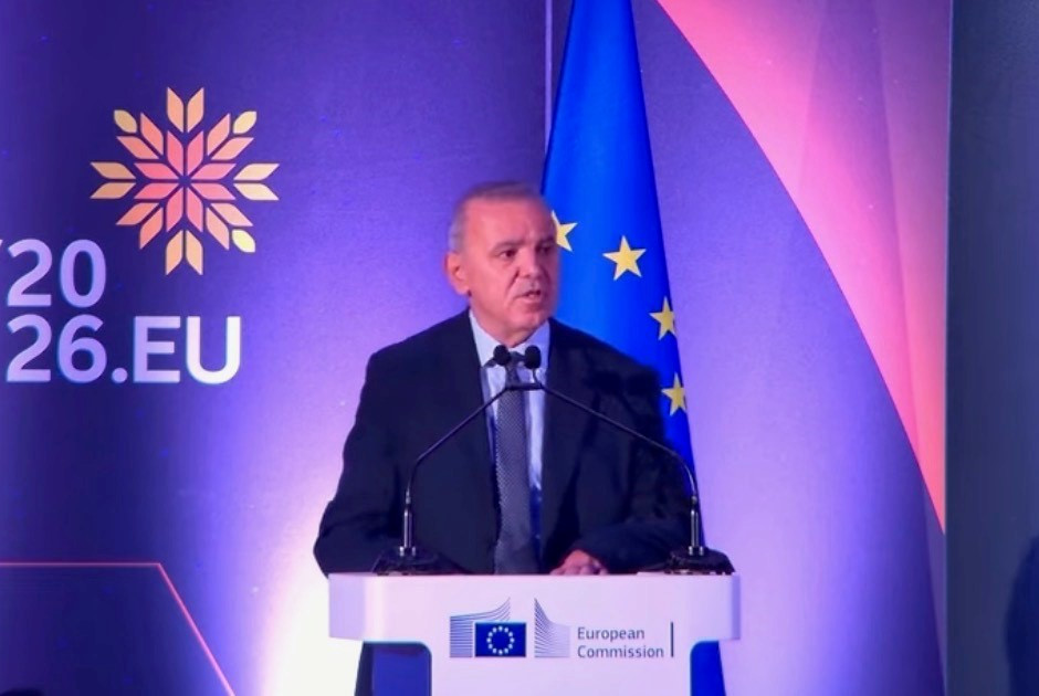 &Kappa;. &Mu;&alpha;&upsilon;&rho;ί&delta;&eta;&sigmaf;: &Gamma;έ&phi;&upsilon;&rho;&epsilon;&sigmaf; &sigma;&upsilon;&nu;&epsilon;&rho;&gamma;&alpha;&sigma;ί&alpha;&sigmaf; &alpha;&pi;έ&nu;&alpha;&nu;&tau;&iota; &sigma;&tau;&eta;&nu; &nu;&epsilon;&omicron;-&omicron;&theta;&omega;&mu;&alpha;&nu;&iota;&kappa;ή &laquo;&Gamma;&alpha;&lambda;ά&zeta;&iota;&alpha; &Phi;&alpha;&nu;&tau;&alpha;&sigma;ί&omega;&sigma;&eta;&raquo;