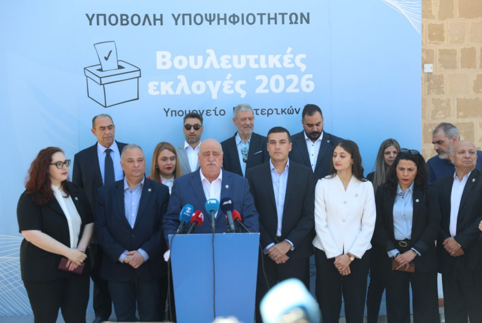&Nu;ί&kappa;&omicron;&sigmaf; &Alpha;&nu;&alpha;&sigma;&tau;&alpha;&sigma;ί&omicron;&upsilon;: &Eta; &Epsilon;&Delta;&Epsilon;&Kappa; &epsilon;ί&nu;&alpha;&iota; έ&nu;&alpha; &kappa;ό&mu;&mu;&alpha; &mu;&epsilon; &pi;&alpha;&rho;&epsilon;&lambda;&theta;ό&nu;, &pi;&alpha;&rho;ό&nu; &kappa;&alpha;&iota; &mu;έ&lambda;&lambda;&omicron;&nu;