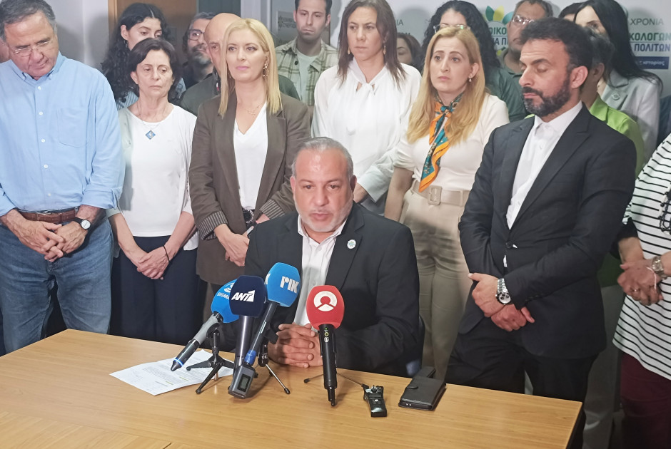 &Pi;&alpha;&pi;&alpha;&delta;&omicron;ύ&rho;&eta;&sigmaf;: &laquo;&Delta;&epsilon;&nu; έ&chi;&omicron;&upsilon;&mu;&epsilon; &kappa;&alpha;&tau;&alpha;&lambda;ά&beta;&epsilon;&iota; &tau;&iota; &alpha;&kappa;&rho;&iota;&beta;ώ&sigmaf; &theta;έ&lambda;&epsilon;&iota; &omicron; &kappa;ό&sigma;&mu;&omicron;&sigmaf; &sigma;&tau;&eta;&nu; &Kappa;ύ&pi;&rho;&omicron;&raquo;