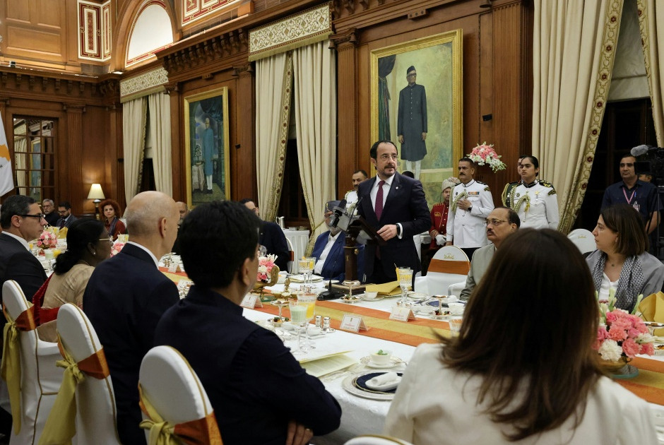 &Omicron;&iota; &delta;ύ&omicron; &chi;ώ&rho;&epsilon;&sigmaf; &sigma;&upsilon;&nu;&delta;έ&omicron;&nu;&tau;&alpha;&iota; &alpha;&delta;&iota;ά&kappa;&omicron;&pi;&alpha; &epsilon;&delta;ώ &kappa;&alpha;&iota; &alpha;&iota;ώ&nu;&epsilon;&sigmaf;, &epsilon;ί&pi;&epsilon; &omicron; &Pi;&tau;&Delta; &sigma;&epsilon; &delta;&epsilon;ί&pi;&nu;&omicron; &pi;&omicron;&upsilon; &pi;&alpha;&rho;έ&theta;&epsilon;&sigma;&epsilon; &eta; &Pi;&rho;ό&epsilon;&delta;&rho;&omicron;&sigmaf; &Iota;&nu;&delta;ί&alpha;&sigmaf;
