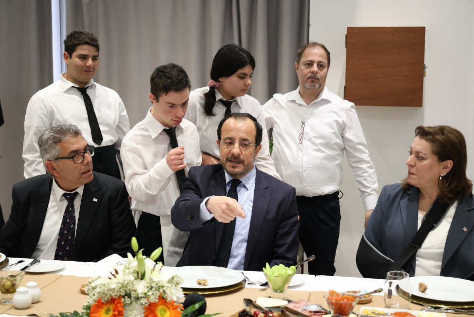 Έ&phi;&tau;&iota;&alpha;&xi;&alpha;&nu; &pi;&rho;ό&gamma;&epsilon;&upsilon;&mu;&alpha; &sigma;&tau;&omicron;&nu; &Pi;&tau;&Delta; &mu;&alpha;&theta;&eta;&tau;έ&sigmaf; &tau;&eta;&sigmaf; &Epsilon;&iota;&delta;&iota;&kappa;ή&sigmaf; &Epsilon;&kappa;&pi;&alpha;ί&delta;&epsilon;&upsilon;&sigma;&eta;&sigmaf;