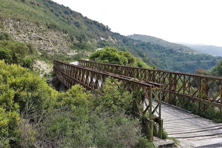 &Sigma;ά&lambda;&omicron;&sigmaf; &gamma;&iota;&alpha; &tau;&eta;&nu; &Tau;&rho;ό&zeta;&epsilon;&nu;&alpha;: &Omicron;&iota; &Omicron;&iota;&kappa;&omicron;&lambda;ό&gamma;&omicron;&iota; &mu;&iota;&lambda;&omicron;ύ&nu; &gamma;&iota;&alpha; έ&rho;&gamma;&alpha; &chi;&omega;&rho;ί&sigmaf; ά&delta;&epsilon;&iota;&epsilon;&sigmaf; &kappa;&alpha;&iota; &laquo;&epsilon;&xi;&alpha;&phi;ά&nu;&iota;&sigma;&eta;&raquo; &kappa;&alpha;&tau;&alpha;&rho;&rho;ά&kappa;&tau;&eta;