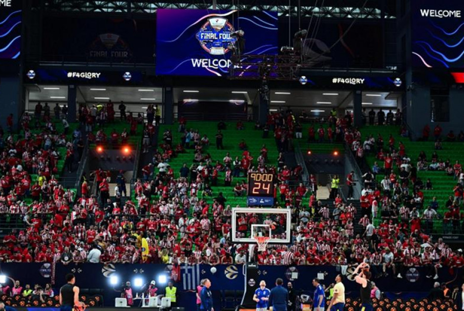 «Φέρτε μας το ευρωπαϊκό»: Χαμός από τον κόσμο του Ολυμπιακού που έκατσε στο πέταλο των οργανωμένων του Παναθηναϊκού!
