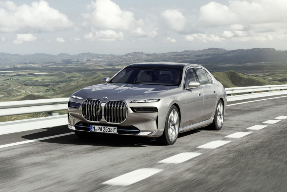 Η BMW σαρώνει τα διεθνή βραβεία με πρωταγωνιστή τη νέα iX3