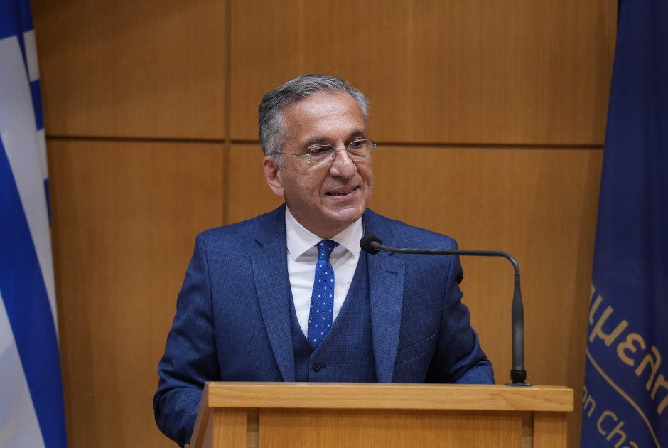 &Kappa;&omega;&nu;&sigma;&tau;&alpha;&nu;&tau;ί&nu;&omicron;&sigmaf; &Nu;. &Phi;&epsilon;&lambda;&lambda;ά&sigmaf;: &Eta; &kappa;&omicron;&iota;&nu;&omega;&nu;&iota;&kappa;ή &sigma;&upsilon;&nu;&omicron;&chi;ή &pi;&epsilon;&rho;&nu;ά &mu;έ&sigma;&alpha; &alpha;&pi;ό &tau;&eta; &delta;&iota;&alpha;&gamma;&epsilon;&nu;&epsilon;&alpha;&kappa;ή &alpha;&lambda;&lambda;&eta;&lambda;&epsilon;&gamma;&gamma;ύ&eta;