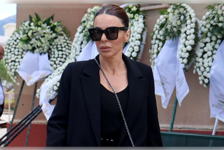 Kέ&lambda;&lambda;&upsilon; &Kappa;&epsilon;&lambda;&epsilon;&kappa;ί&delta;&omicron;&upsilon;: &Tau;&omicron; &tau;&rho;&alpha;&gamma;&omicron;ύ&delta;&iota; &pi;&omicron;&upsilon; &alpha;&phi;&iota;έ&rho;&omega;&sigma;&epsilon; &sigma;&tau;&eta; &Gamma;&omega;&gamma;ώ &Mu;&alpha;&sigma;&tau;&rho;&omicron;&kappa;ώ&sigma;&tau;&alpha; &kappa;&alpha;&iota; &sigma;&upsilon;&gamma;&kappa;ί&nu;&eta;&sigma;&epsilon; (&Beta;&Iota;&Nu;&Tau;&Epsilon;&Omicron;)