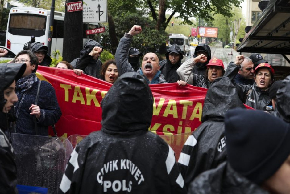 &Epsilon;&rho;&gamma;&alpha;&tau;&iota;&kappa;ή &Pi;&rho;&omega;&tau;&omicron;&mu;&alpha;&gamma;&iota;ά: &Pi;&rho;&omicron;&sigma;&alpha;&gamma;&omega;&gamma;έ&sigmaf;, &sigma;&upsilon;&gamma;&kappa;&rho;&omicron;ύ&sigma;&epsilon;&iota;&sigmaf; &kappa;&alpha;&iota; &mu;&pi;&lambda;ό&kappa;&alpha; &sigma;&tau;&eta;&nu; &Kappa;&omega;&nu;&sigma;&tau;&alpha;&nu;&tau;&iota;&nu;&omicron;ύ&pi;&omicron;&lambda;&eta;