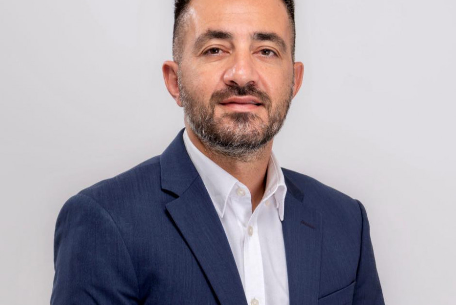 Ανδρέας Κωνσταντίνου: «Δεν προέρχομαι από πολιτικά τζάκια ούτε είχα ισχυρούς μηχανισμούς πίσω μου» - Το μήνυμα μετά την εκλογή του στη Βουλή
