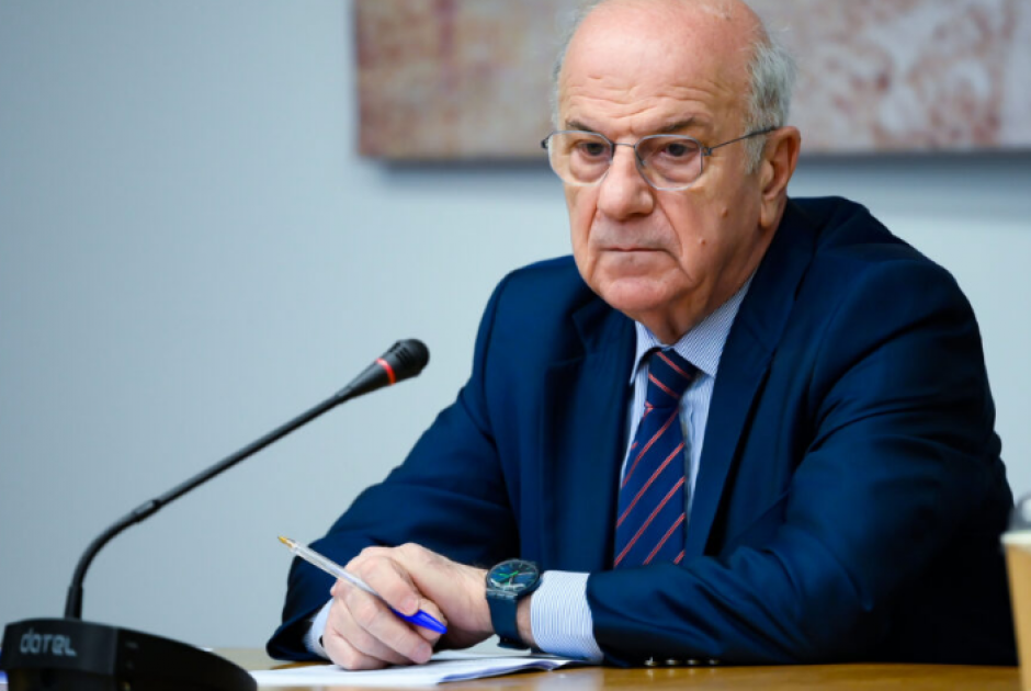 &Alpha;&pi;&epsilon;&beta;ί&omega;&sigma;&epsilon; &omicron; &delta;&eta;&mu;&omicron;&sigma;&iota;&omicron;&gamma;&rho;ά&phi;&omicron;&sigmaf; &Nu;ά&sigma;&omicron;&sigmaf; &Alpha;&theta;&alpha;&nu;&alpha;&sigma;ί&omicron;&upsilon;