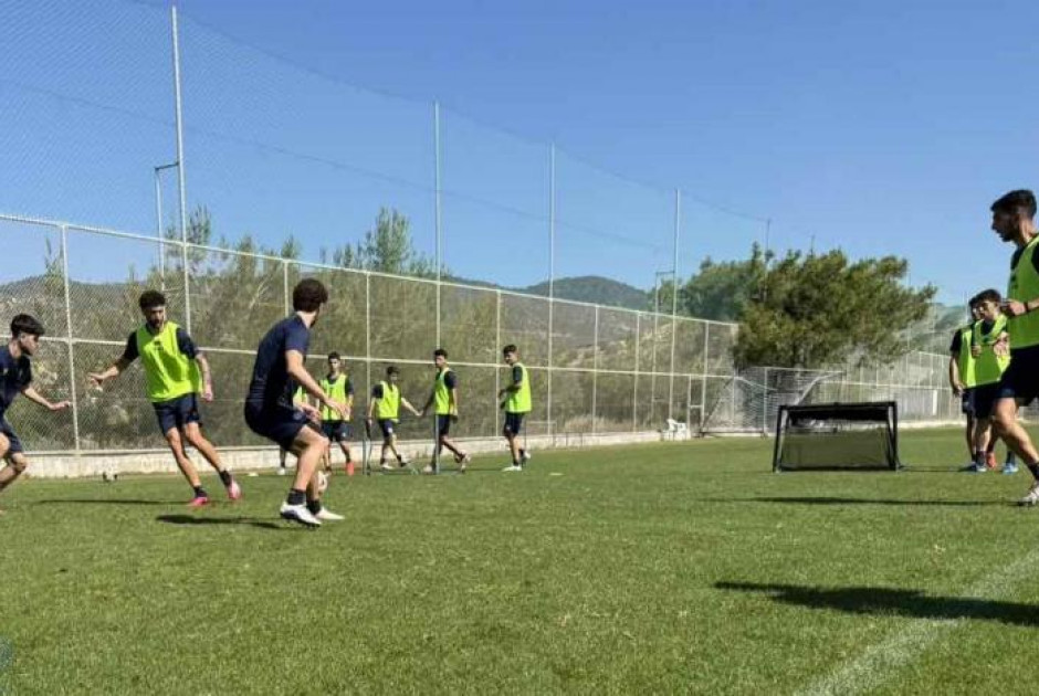 &Epsilon;&theta;&nu;&iota;&kappa;ή &Epsilon;&lambda;&pi;ί&delta;&omega;&nu;: &Alpha;&pi;&omicron;&sigma;&tau;&omicron;&lambda;ή &sigma;&tau;&omicron; &Mu;&alpha;&upsilon;&rho;&omicron;&beta;&omicron;ύ&nu;&iota;&omicron; &gamma;&iota;&alpha; &phi;&iota;&lambda;&iota;&kappa;ό &pi;&alpha;&iota;&chi;&nu;ί&delta;&iota; &tau;&eta;&nu; &epsilon;&rho;&chi;ό&mu;&epsilon;&nu;&eta; &Pi;&alpha;&rho;&alpha;&sigma;&kappa;&epsilon;&upsilon;ή