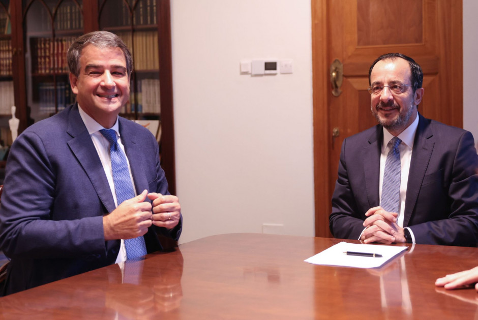 &Phi;ί&tau;&omicron;: &laquo;&Eta; &Epsilon;&upsilon;&rho;ώ&pi;&eta; &sigma;&tau;έ&lambda;&nu;&epsilon;&iota; έ&nu;&alpha; &pi;&omicron;&lambda;ύ &xi;&epsilon;&kappa;ά&theta;&alpha;&rho;&omicron; &mu;ή&nu;&upsilon;&mu;&alpha;: &Theta;έ&lambda;&epsilon;&iota; &nu;&alpha; &sigma;&upsilon;&mu;&mu;&epsilon;&tau;έ&chi;&epsilon;&iota; &mu;&epsilon; &sigma;&eta;&mu;&alpha;&nu;&tau;&iota;&kappa;ό &rho;ό&lambda;&omicron; &sigma;&tau;&eta; &delta;&iota;&alpha;&delta;&iota;&kappa;&alpha;&sigma;