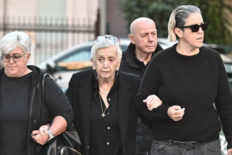 ν τ