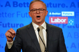 αντονι αλμπανεζι