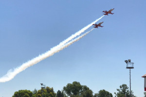 F16
