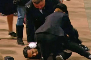 χειροπεδες σε ανδρα ελισαβετ