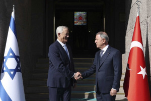 Μπένι Γκάντζ Χουλουσί Ακάρ