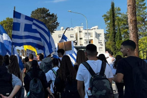 διαμαρτυρία για ψευδοκράτος