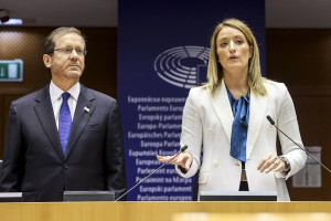Ισάακ Χέρτζογκ Ρομπέρτα Μέτσολα.