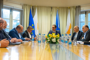 Σύσκεψη προσφυγικές πολυκατοικίες