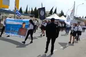 παρέλαση 25ης Μαρτίου πανό Κυπριανού.