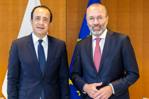 Μάνφρεντ Βέμπερ Νίκος Χριστοδουλίδης
