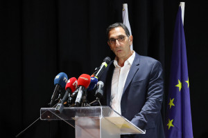 ο8