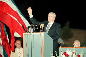 Μίλαν Μιλουτίνοβιτς