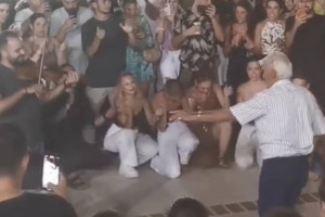 ζειμπέκικο 86χρονος