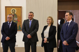 παλατες