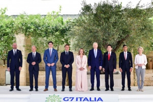 g7