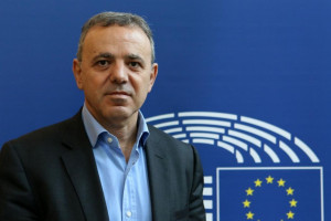 κώστας μαυρίδης