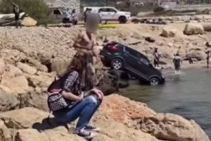 αυτοκινητο θαλασσα