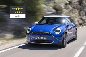 thumbnail_MINI COOPER SE -1