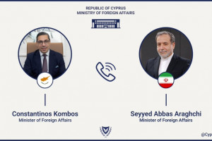 κομ